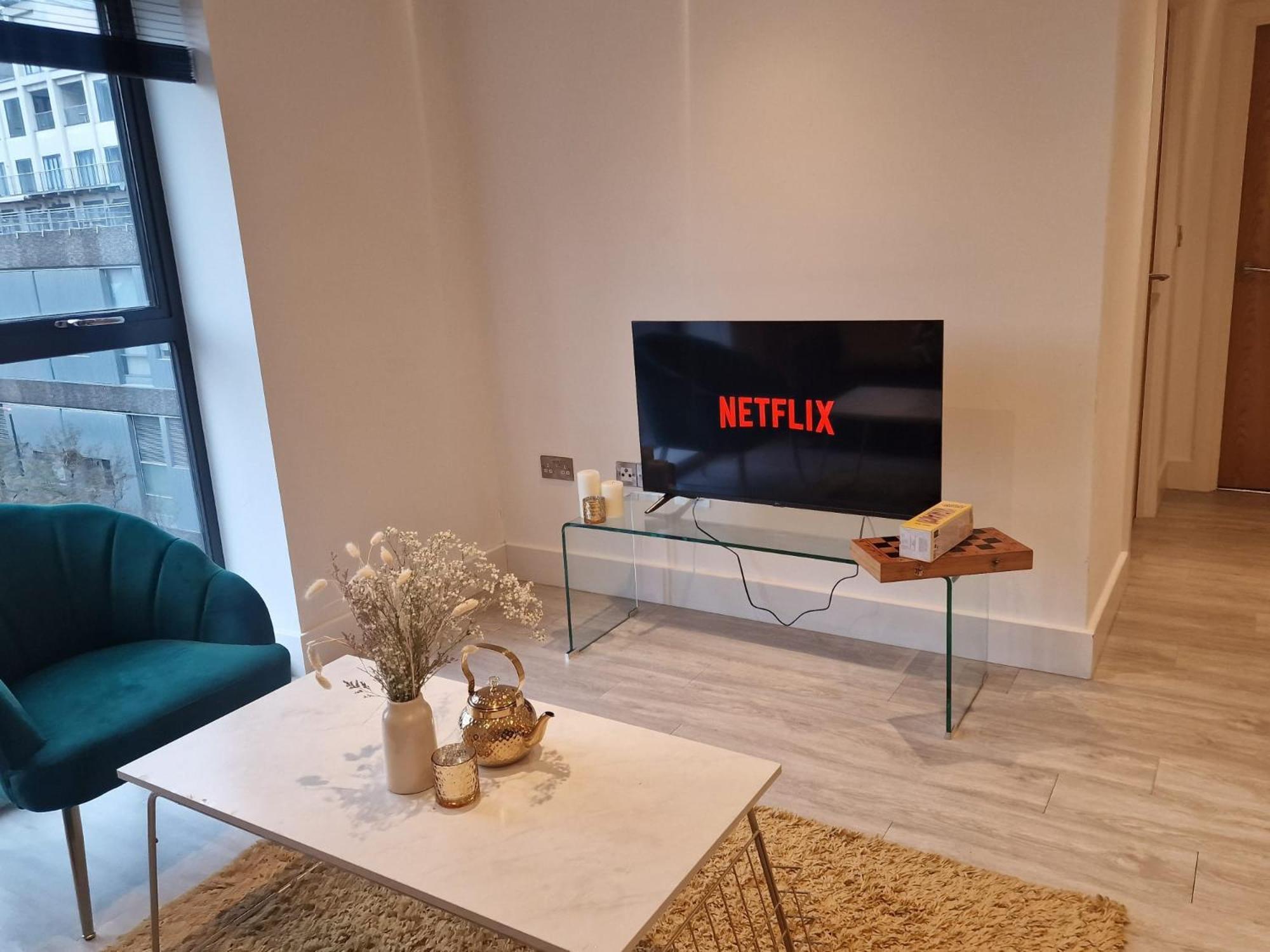 2 Bed Luxury Centre Flat Apartment *