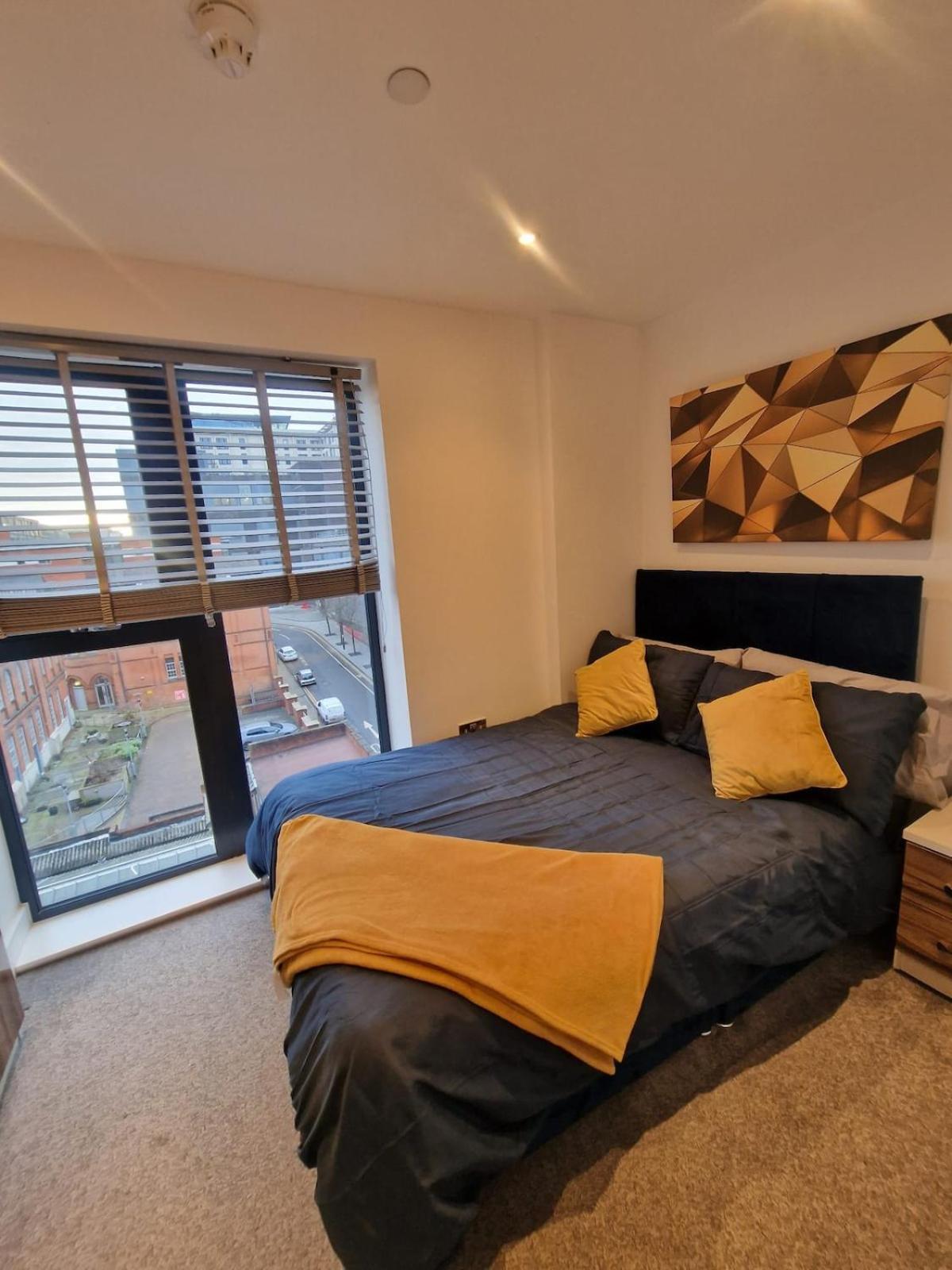 2 Bed Luxury Centre Flat Birmingham